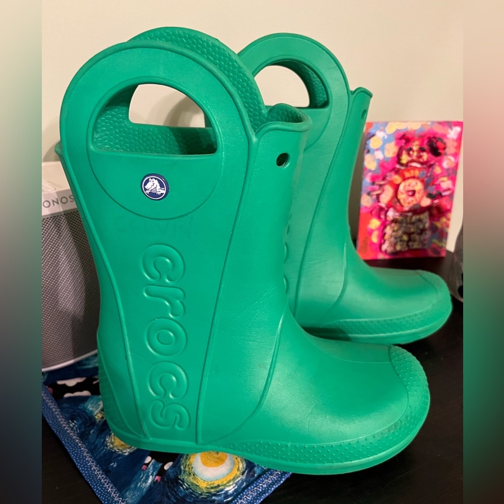 Crocs handle pull on rain boots